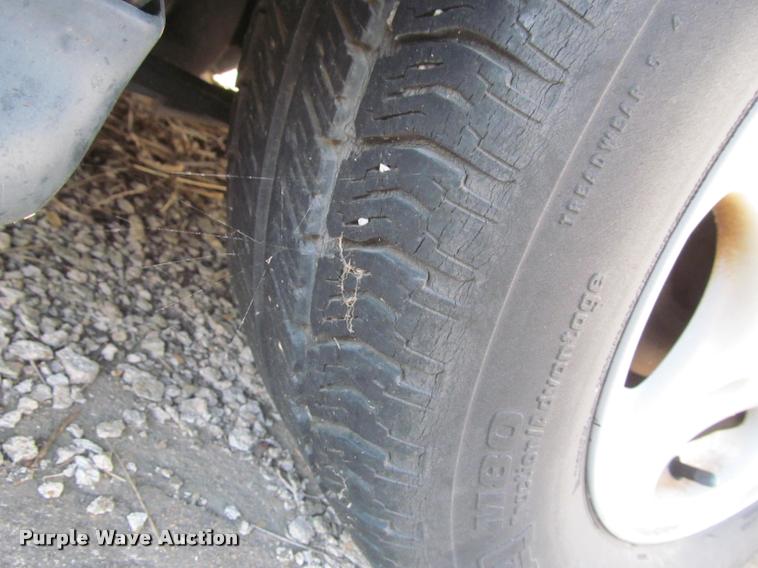 image for item J2577 1996 Ford Taurus GL