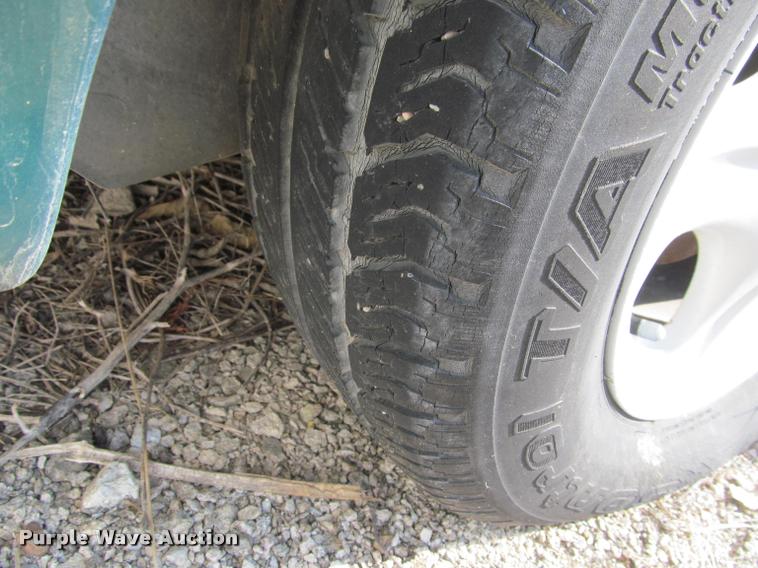 image for item J2577 1996 Ford Taurus GL