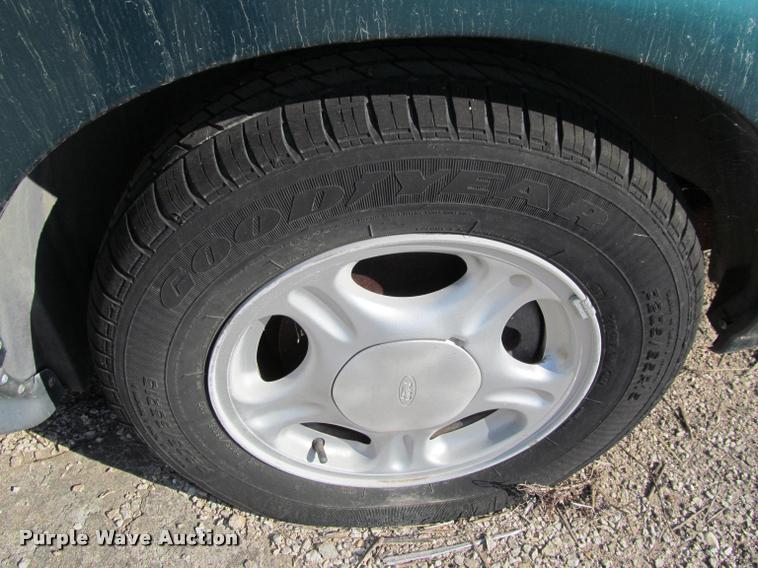 image for item J2577 1996 Ford Taurus GL