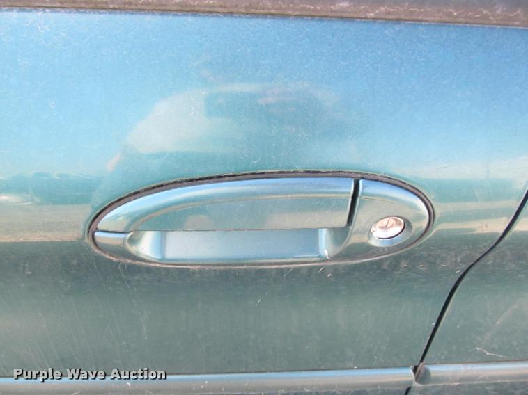 image for item J2577 1996 Ford Taurus GL