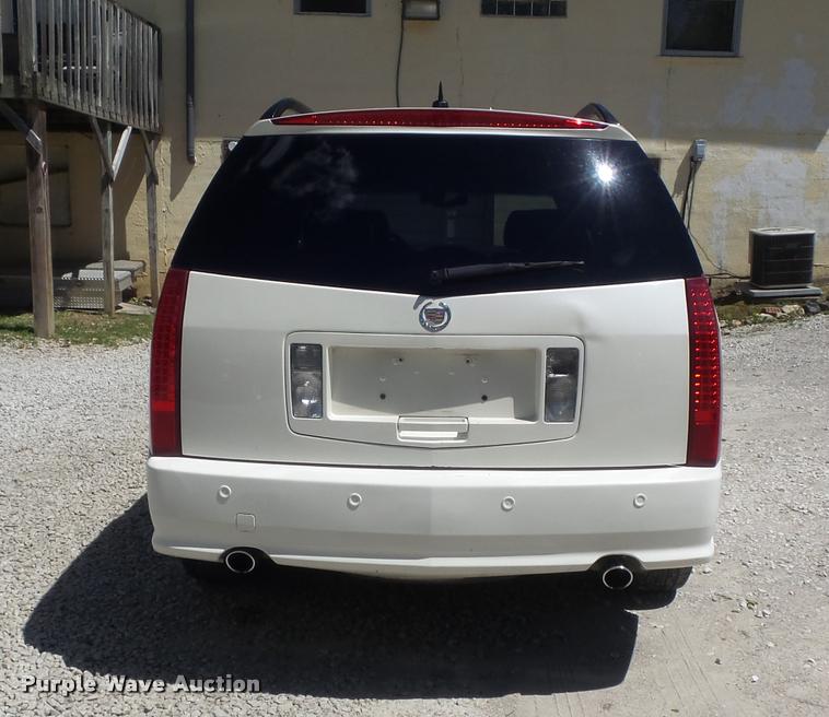 image for item K7647 2004 Cadillac SRX SUV