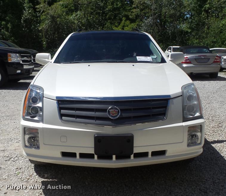 image for item K7647 2004 Cadillac SRX SUV