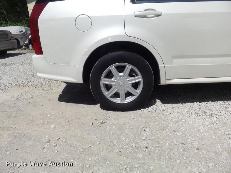 image for item K7647 2004 Cadillac SRX SUV