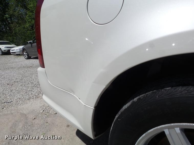 image for item K7647 2004 Cadillac SRX SUV