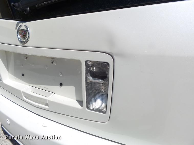 image for item K7647 2004 Cadillac SRX SUV