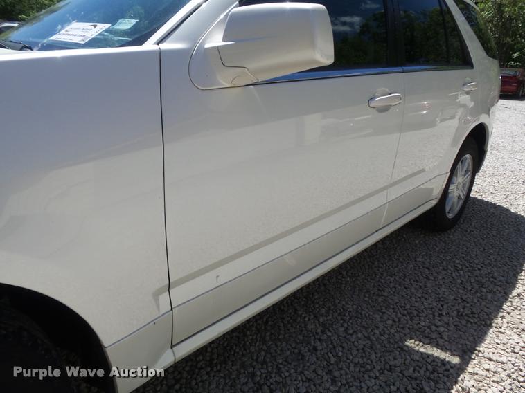 image for item K7647 2004 Cadillac SRX SUV