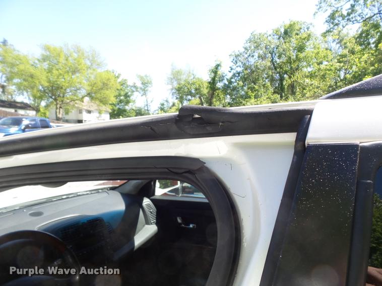 image for item K7647 2004 Cadillac SRX SUV