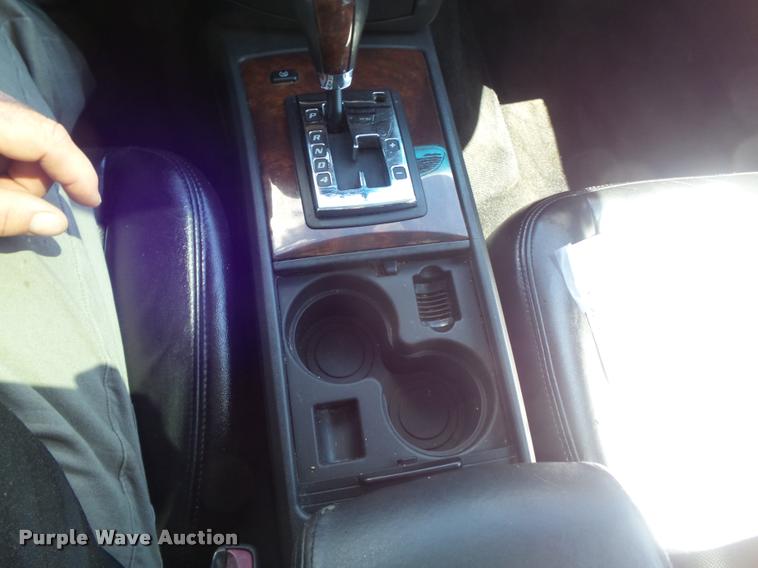 image for item K7647 2004 Cadillac SRX SUV