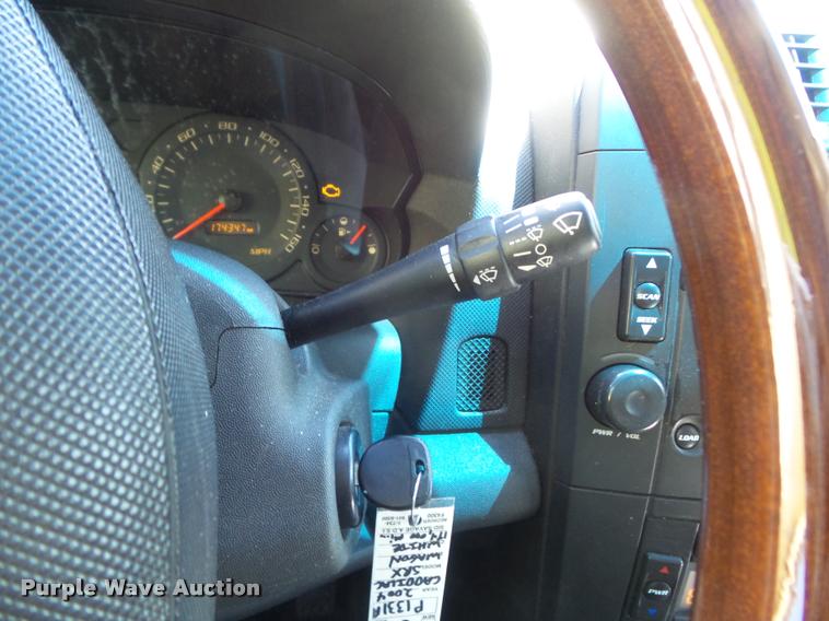 image for item K7647 2004 Cadillac SRX SUV