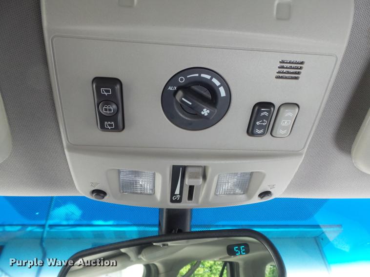 image for item K7647 2004 Cadillac SRX SUV