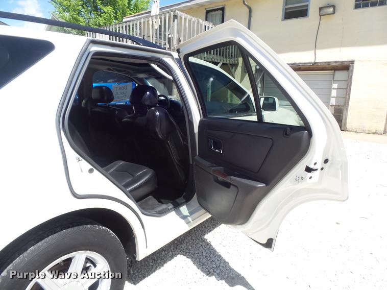 image for item K7647 2004 Cadillac SRX SUV