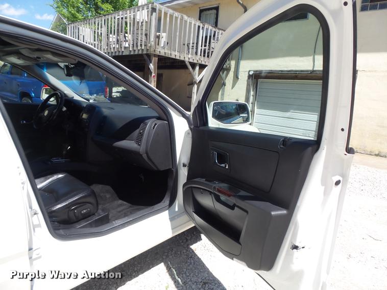 image for item K7647 2004 Cadillac SRX SUV