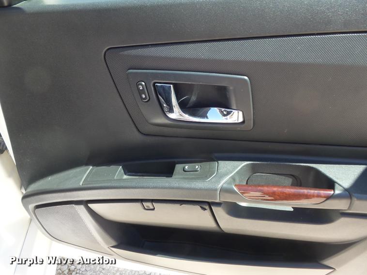 image for item K7647 2004 Cadillac SRX SUV