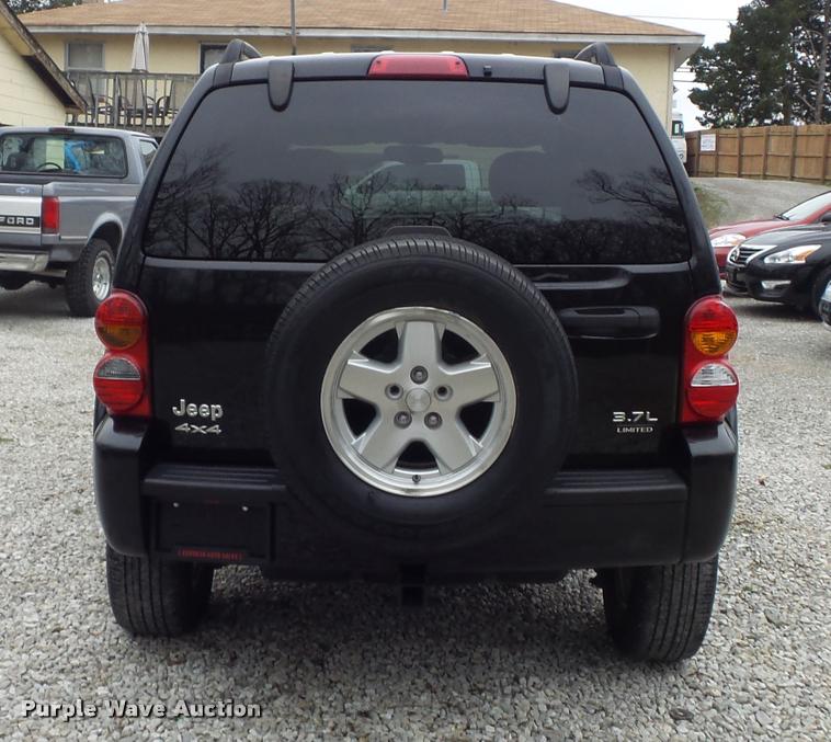 image for item K7690 2004 Jeep Liberty Limited SUV