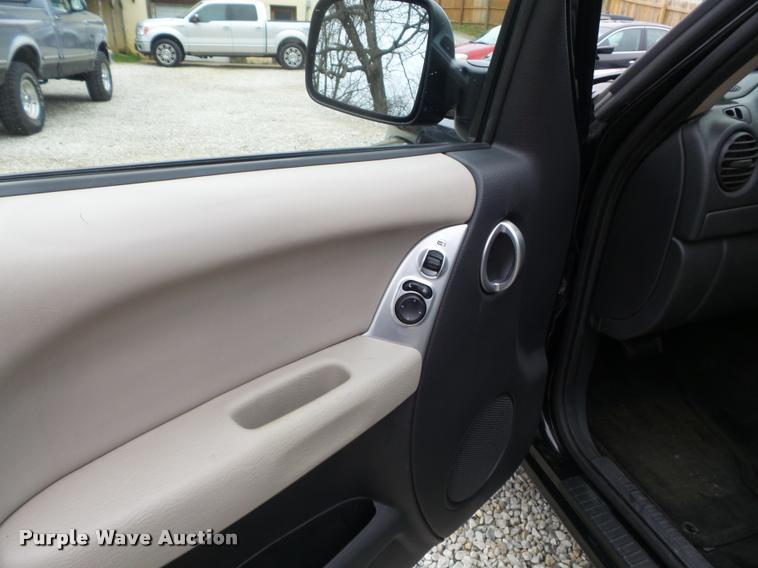 image for item K7690 2004 Jeep Liberty Limited SUV