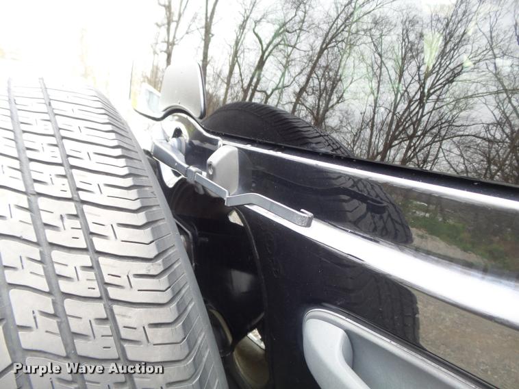 image for item K7690 2004 Jeep Liberty Limited SUV