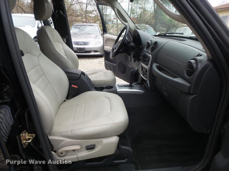 image for item K7690 2004 Jeep Liberty Limited SUV