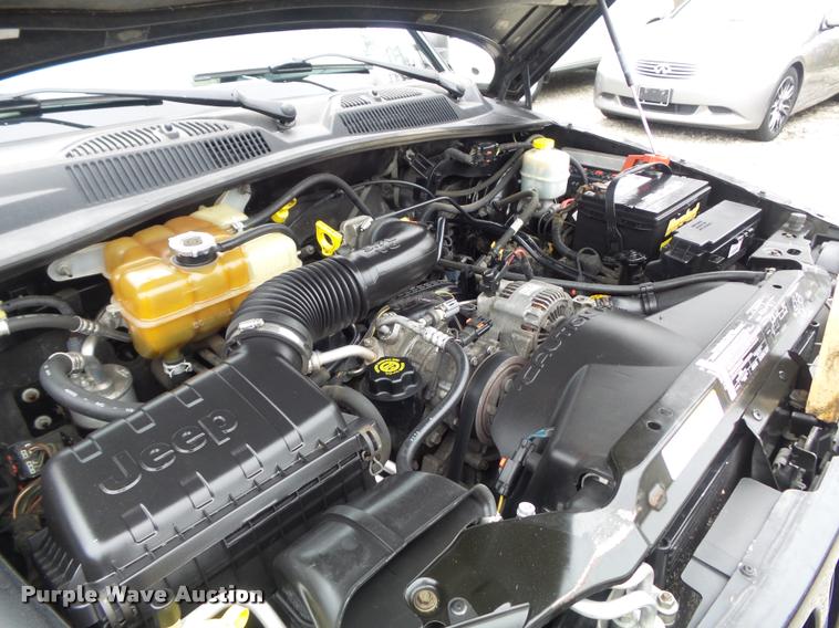 image for item K7690 2004 Jeep Liberty Limited SUV