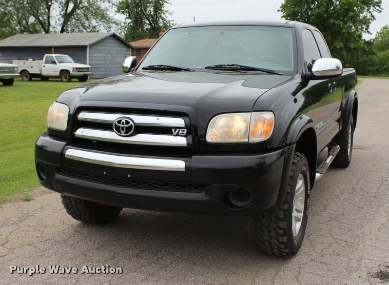 image for item L1984 2006 Toyota Tundra SR5 pickup truck