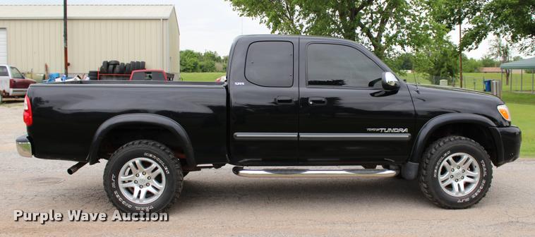 image for item L1984 2006 Toyota Tundra SR5 pickup truck