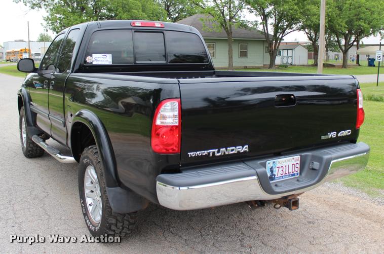image for item L1984 2006 Toyota Tundra SR5 pickup truck