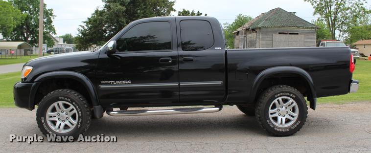 image for item L1984 2006 Toyota Tundra SR5 pickup truck