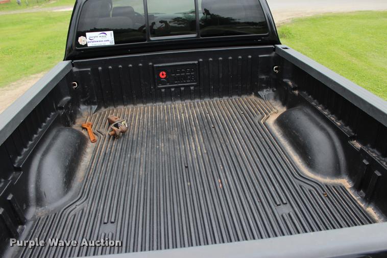 image for item L1984 2006 Toyota Tundra SR5 pickup truck