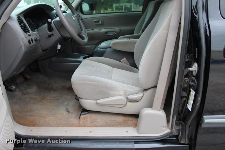 image for item L1984 2006 Toyota Tundra SR5 pickup truck