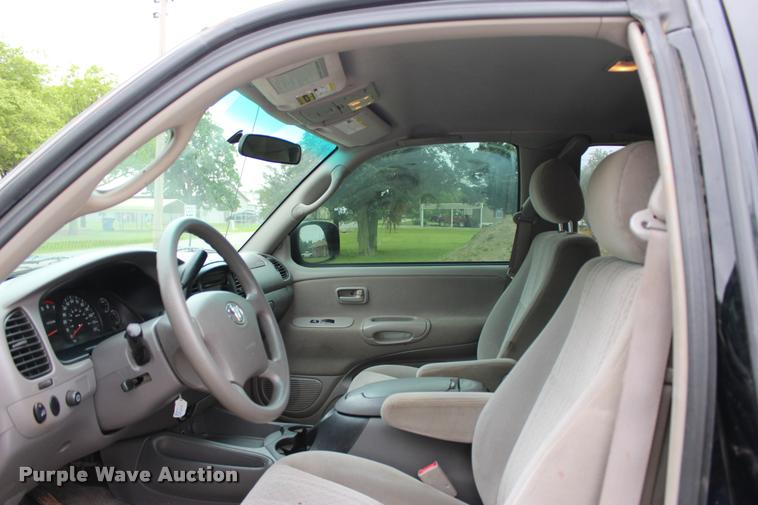 image for item L1984 2006 Toyota Tundra SR5 pickup truck