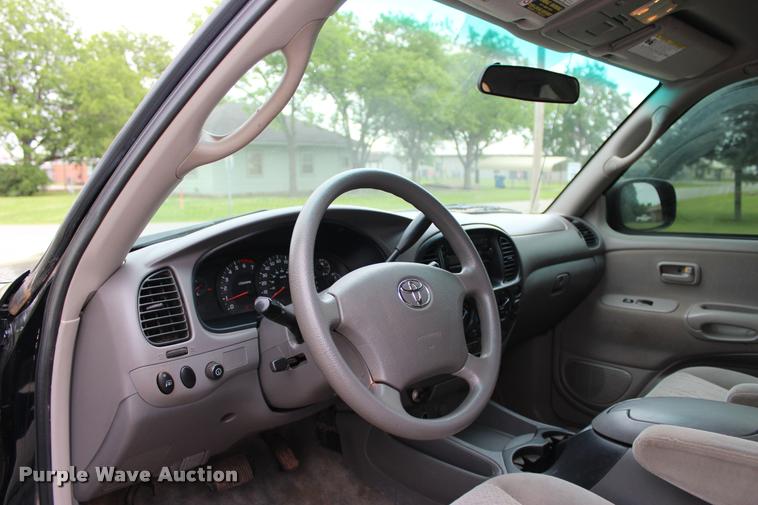 image for item L1984 2006 Toyota Tundra SR5 pickup truck