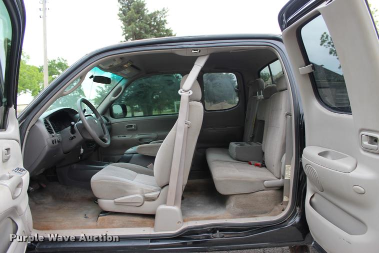 image for item L1984 2006 Toyota Tundra SR5 pickup truck