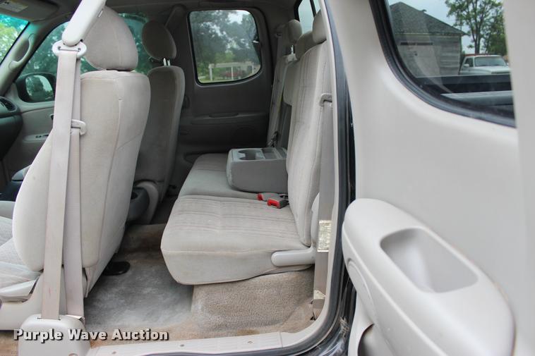 image for item L1984 2006 Toyota Tundra SR5 pickup truck