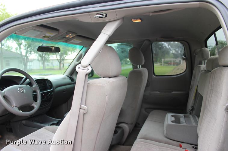 image for item L1984 2006 Toyota Tundra SR5 pickup truck