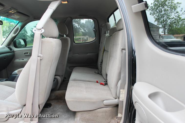 image for item L1984 2006 Toyota Tundra SR5 pickup truck