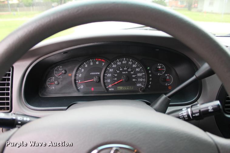 image for item L1984 2006 Toyota Tundra SR5 pickup truck