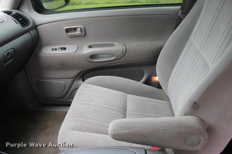 image for item L1984 2006 Toyota Tundra SR5 pickup truck