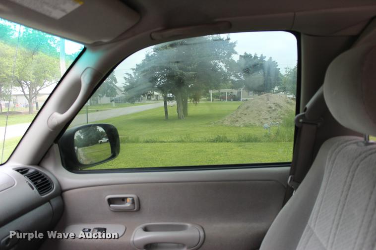 image for item L1984 2006 Toyota Tundra SR5 pickup truck