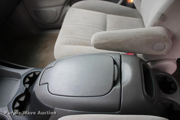 image for item L1984 2006 Toyota Tundra SR5 pickup truck