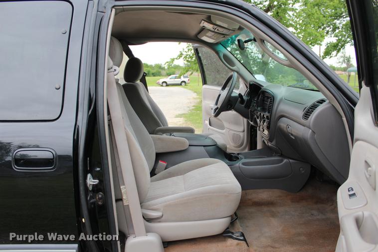 image for item L1984 2006 Toyota Tundra SR5 pickup truck