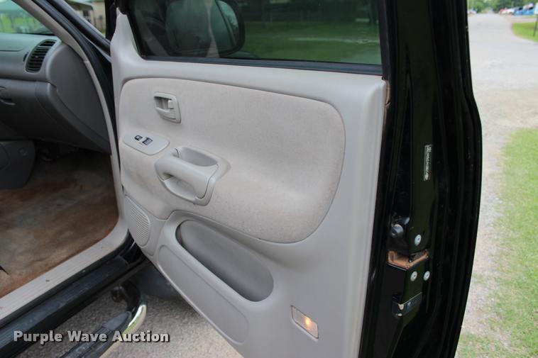 image for item L1984 2006 Toyota Tundra SR5 pickup truck