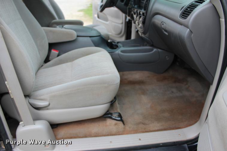 image for item L1984 2006 Toyota Tundra SR5 pickup truck