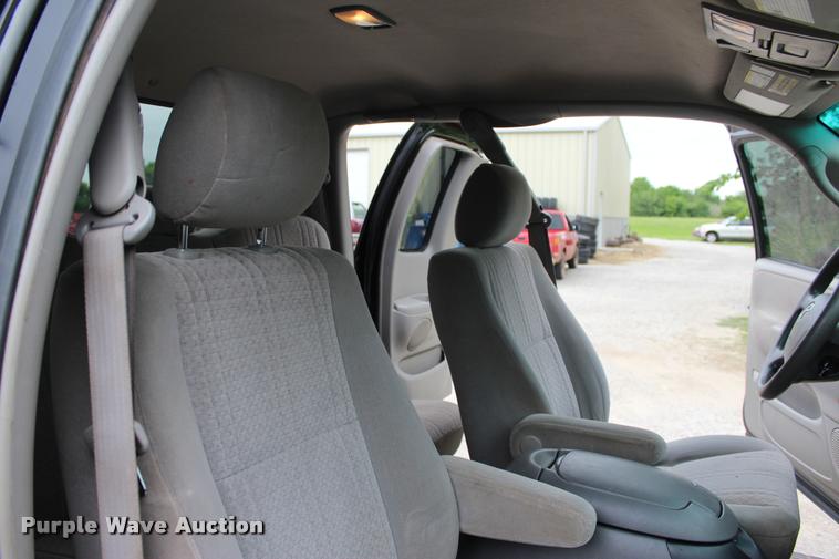 image for item L1984 2006 Toyota Tundra SR5 pickup truck