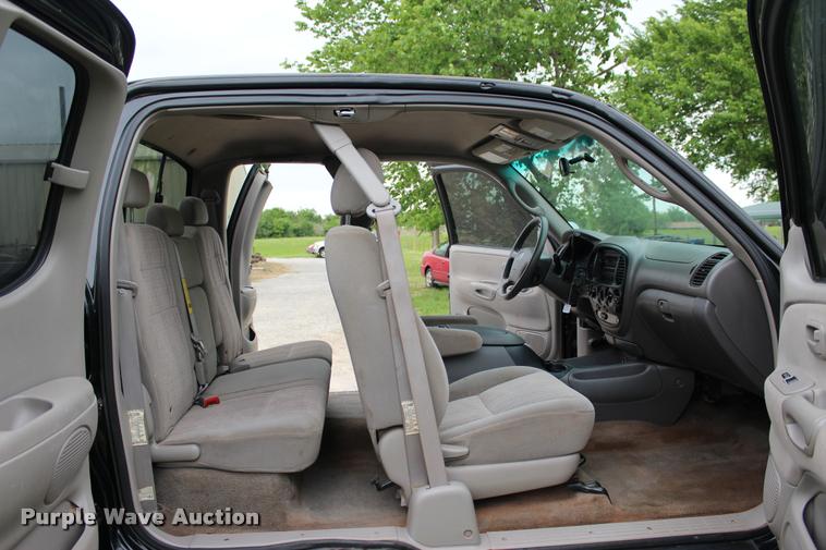 image for item L1984 2006 Toyota Tundra SR5 pickup truck