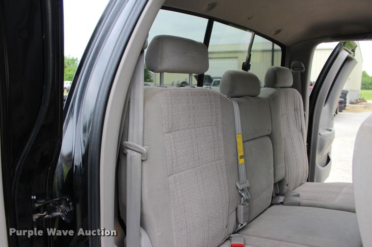 image for item L1984 2006 Toyota Tundra SR5 pickup truck