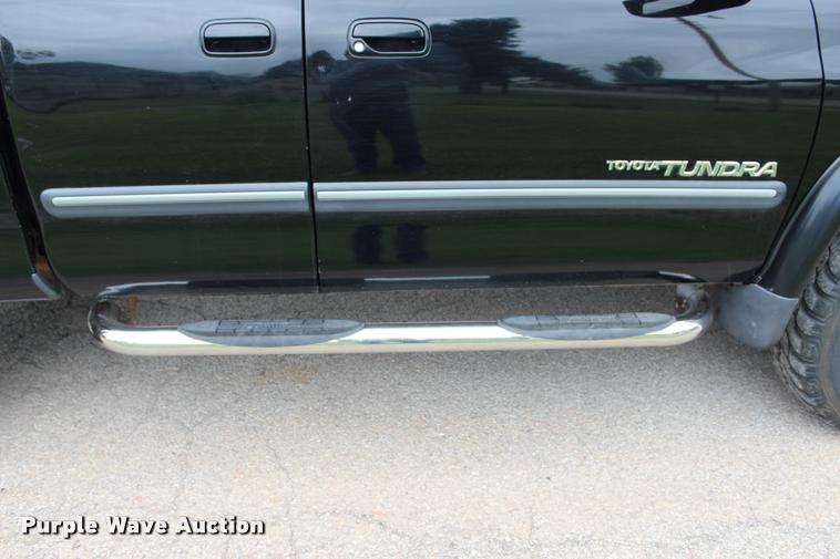 image for item L1984 2006 Toyota Tundra SR5 pickup truck