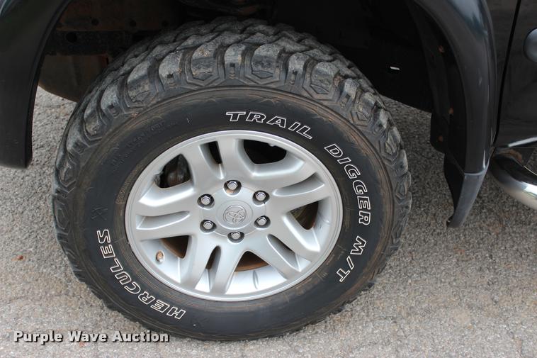 image for item L1984 2006 Toyota Tundra SR5 pickup truck