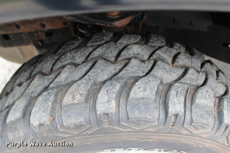 image for item L1984 2006 Toyota Tundra SR5 pickup truck