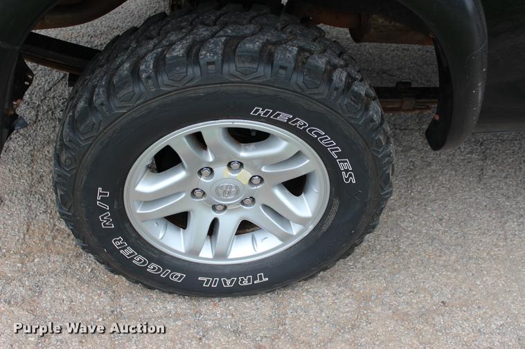 image for item L1984 2006 Toyota Tundra SR5 pickup truck