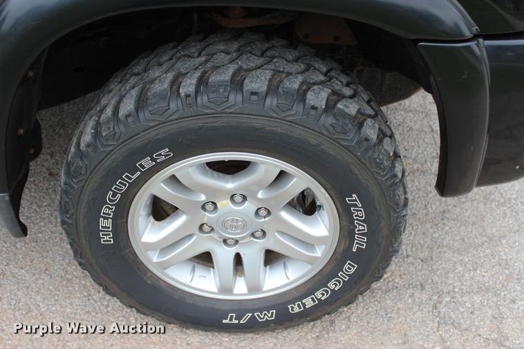 image for item L1984 2006 Toyota Tundra SR5 pickup truck