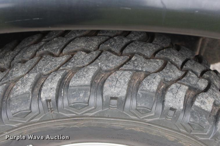 image for item L1984 2006 Toyota Tundra SR5 pickup truck